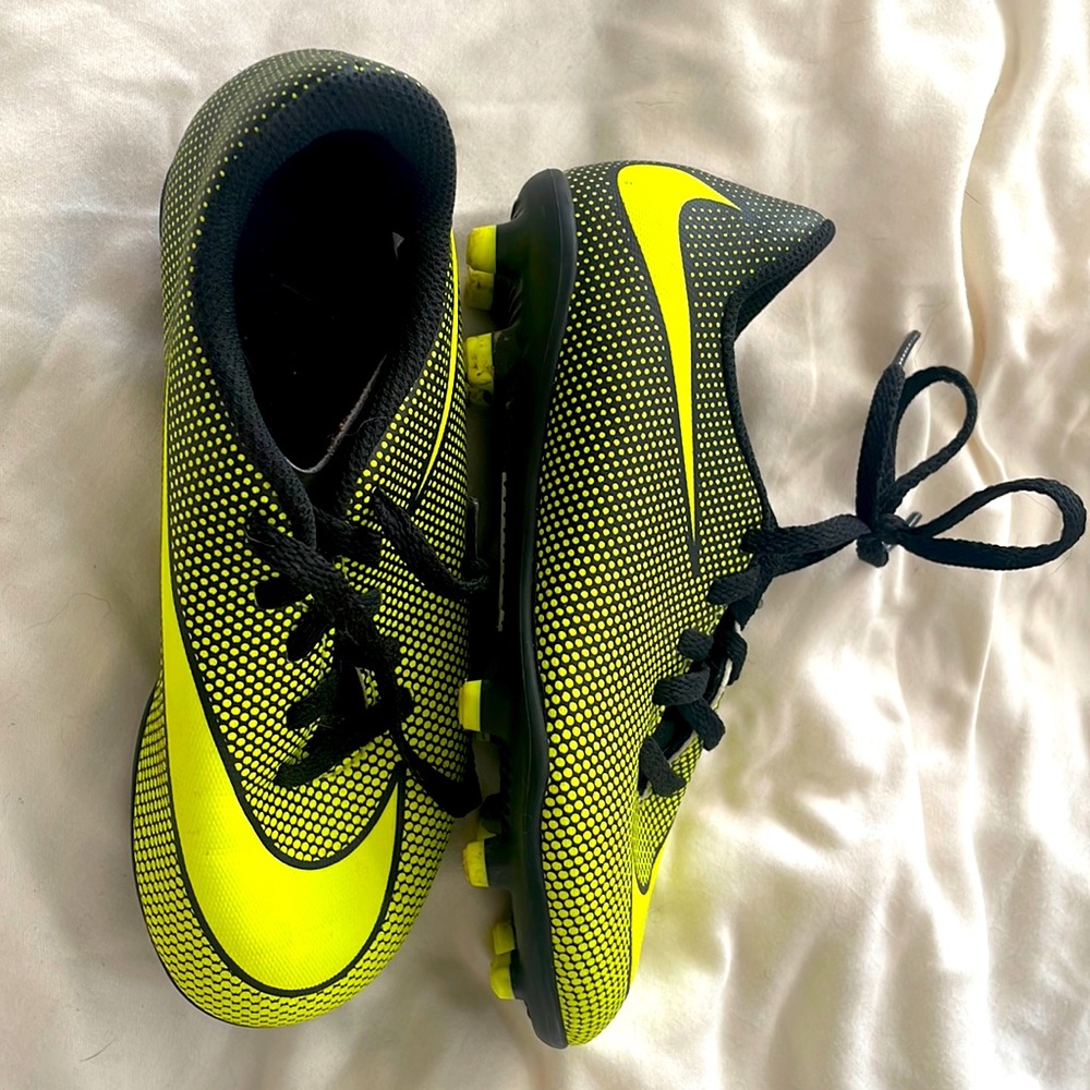 Kids Nike Jr. Soccer Cleats